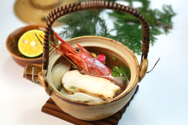 土瓶蒸しは香り高いだし汁と具材が素晴らしい | 東京で京料理【日本料理（和食）・しゃぶしゃぶ 瓢喜 (ヒョウキ)】の個室接待へ